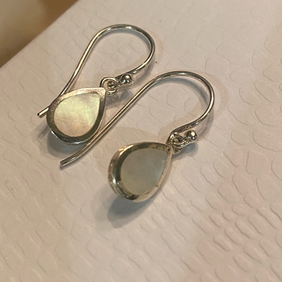 .925 stamped silver shell drop earrings - Picture 2 of 7